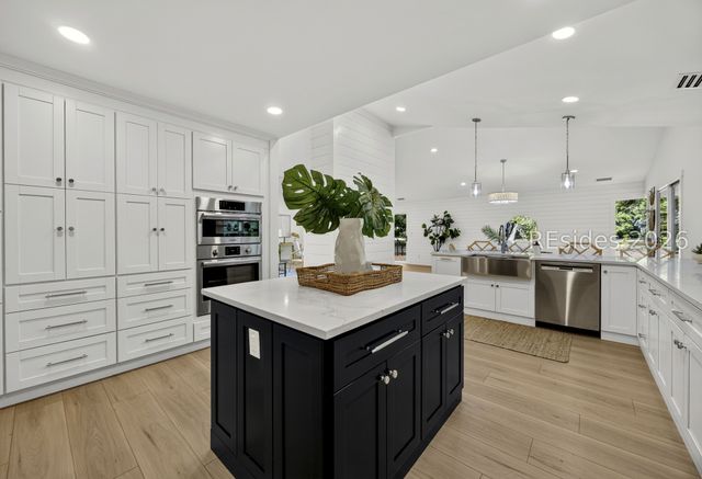 9 Fort Walker Dr, Hilton Head Island, SC 29928