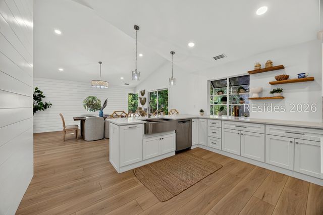 9 Fort Walker Dr, Hilton Head Island, SC 29928