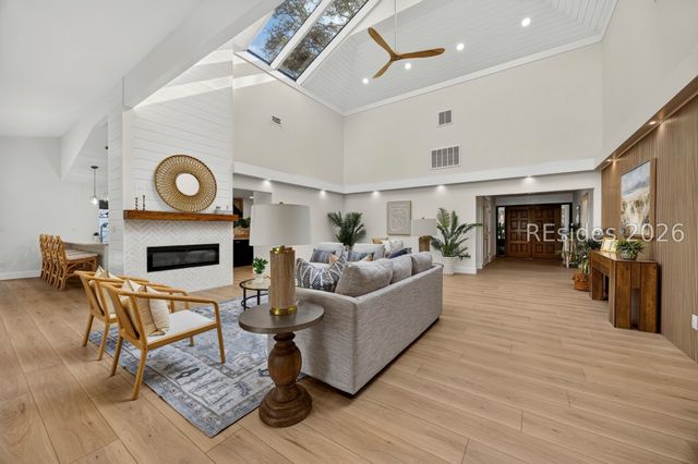 9 Fort Walker Dr, Hilton Head Island, SC 29928