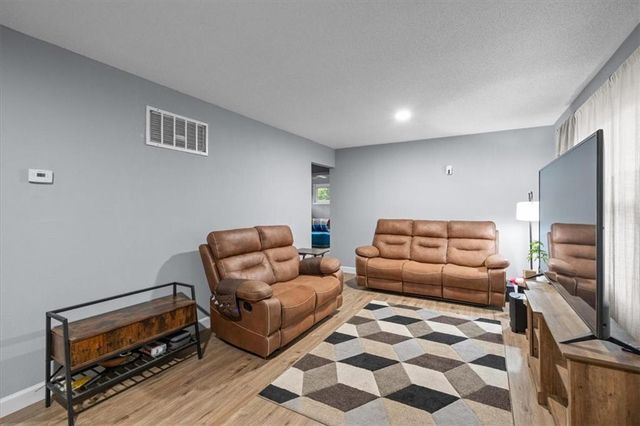 10711 Ewing Drive, Kansas City, MO 64134