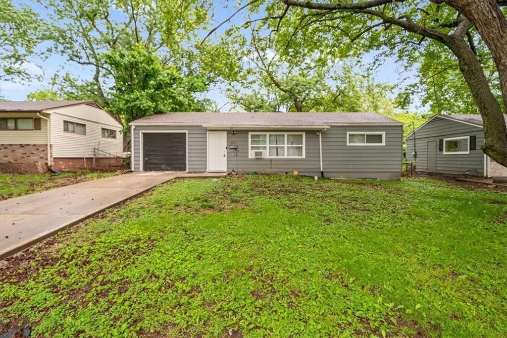 10711 Ewing Drive, Kansas City, MO 64134