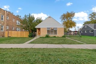 823 S 14th Avenue, Maywood, IL 60153
