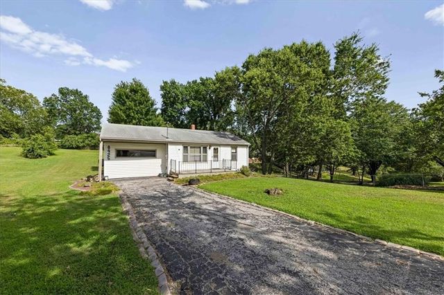 8425 Sterling Avenue, Kansas City, MO 64138
