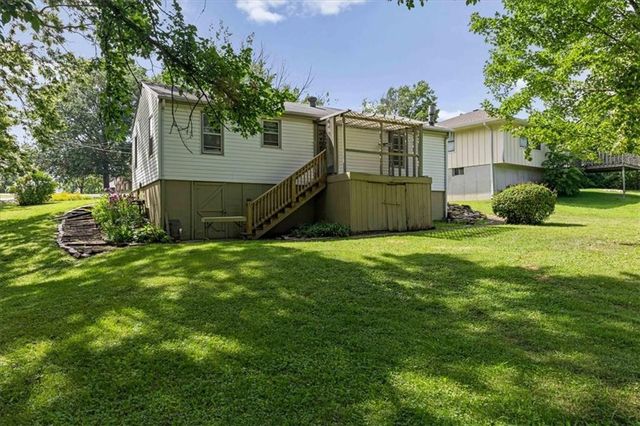 8425 Sterling Avenue, Kansas City, MO 64138