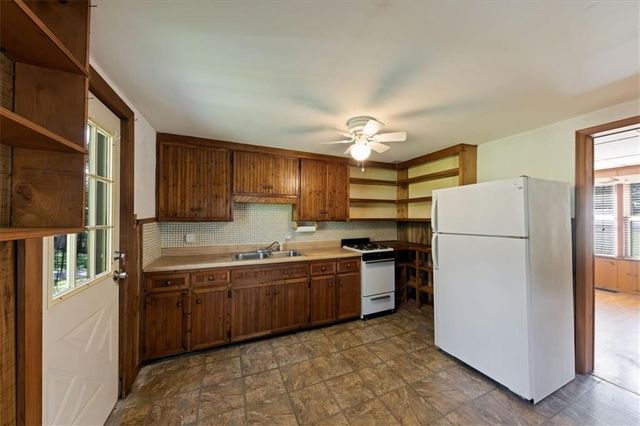 8425 Sterling Avenue, Kansas City, MO 64138
