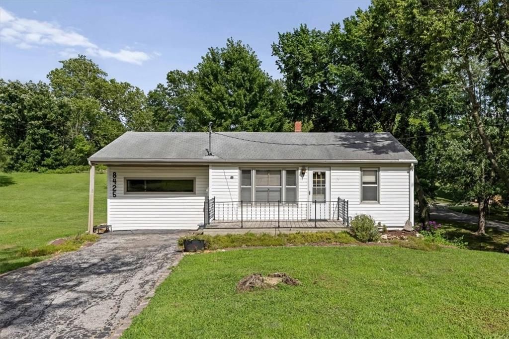 8425 Sterling Avenue, Kansas City, MO 64138