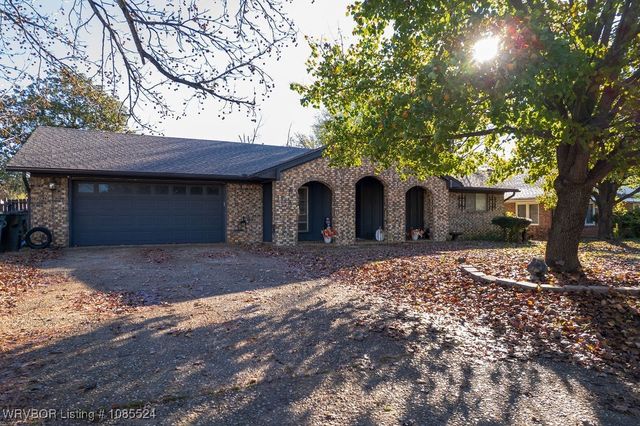 301 S Fryar Drive, Sallisaw, OK 74955