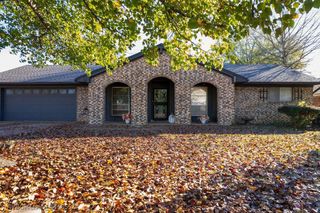 301 S Fryar Drive, Sallisaw, OK 74955