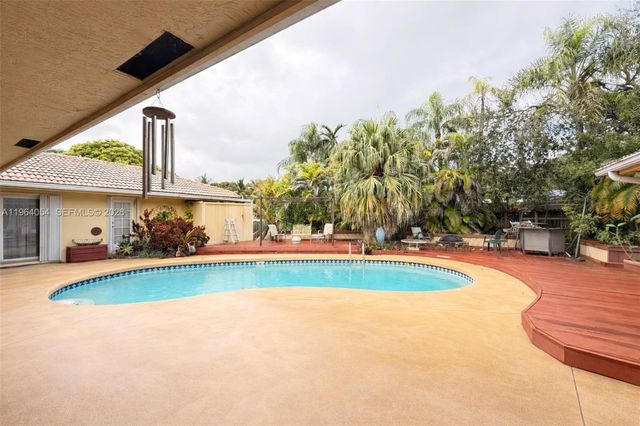 9761 SW 148th St, Miami, FL 33176