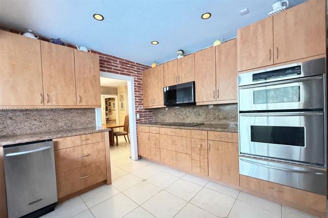 9761 SW 148th St, Miami, FL 33176