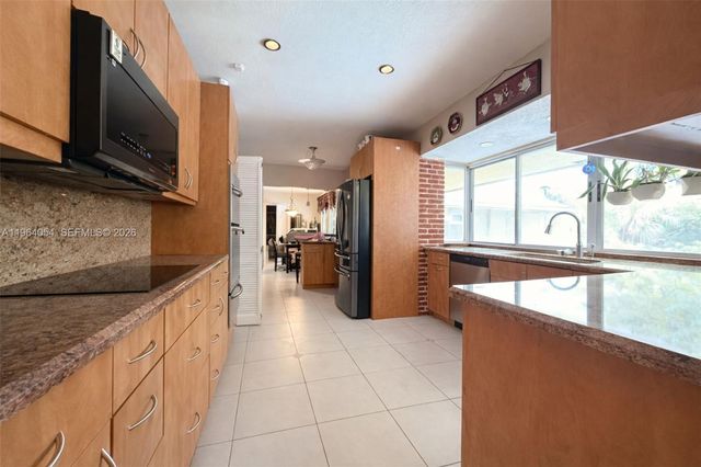 9761 SW 148th St, Miami, FL 33176