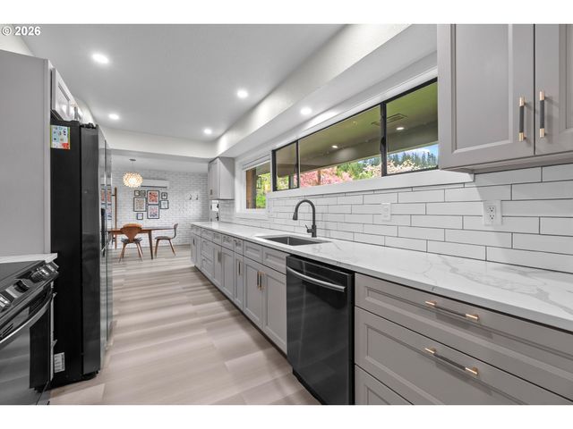 9233 Se HARNEY Ct, Portland, OR 97266