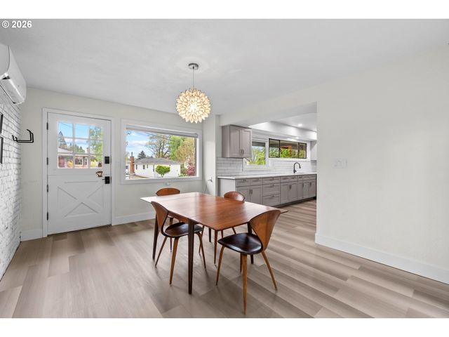 9233 Se HARNEY Ct, Portland, OR 97266