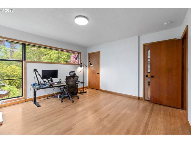 9233 Se HARNEY Ct, Portland, OR 97266