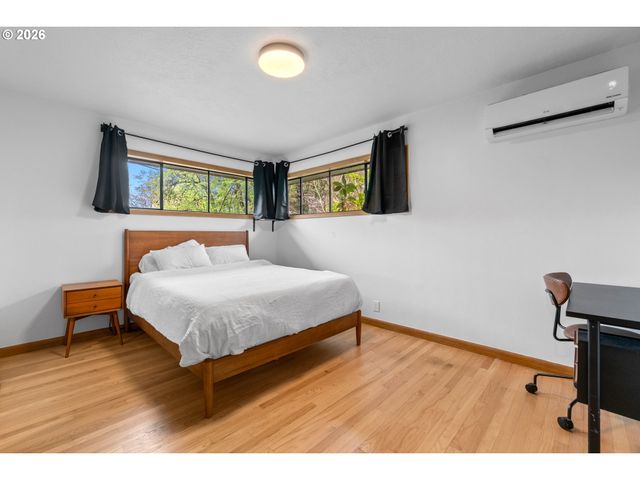 9233 Se HARNEY Ct, Portland, OR 97266