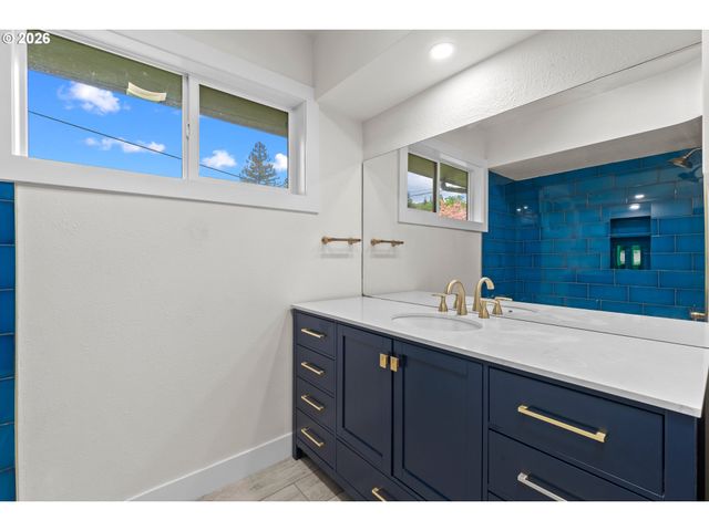 9233 Se HARNEY Ct, Portland, OR 97266