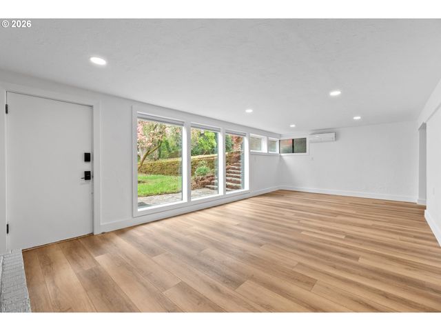 9233 Se HARNEY Ct, Portland, OR 97266