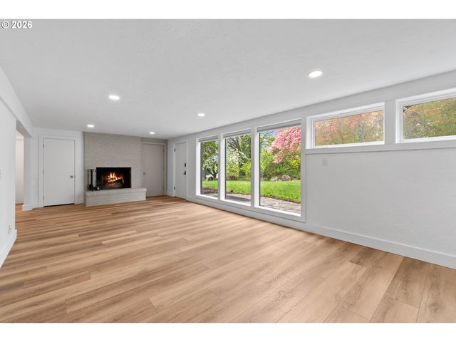 9233 Se HARNEY Ct, Portland, OR 97266