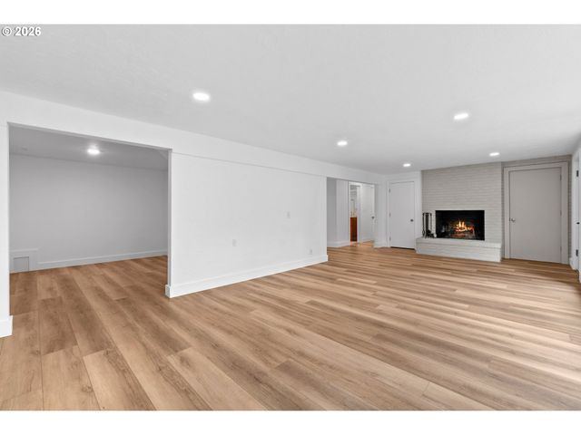 9233 Se HARNEY Ct, Portland, OR 97266