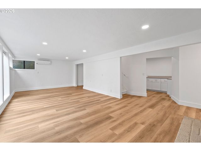 9233 Se HARNEY Ct, Portland, OR 97266