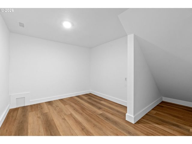 9233 Se HARNEY Ct, Portland, OR 97266