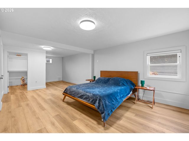 9233 Se HARNEY Ct, Portland, OR 97266