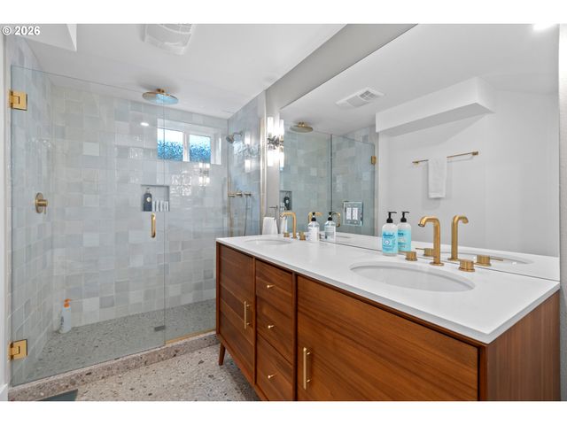 9233 Se HARNEY Ct, Portland, OR 97266