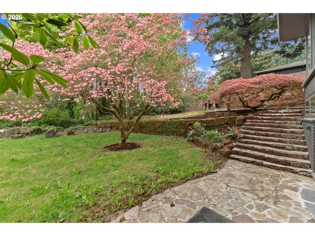 9233 Se HARNEY Ct, Portland, OR 97266