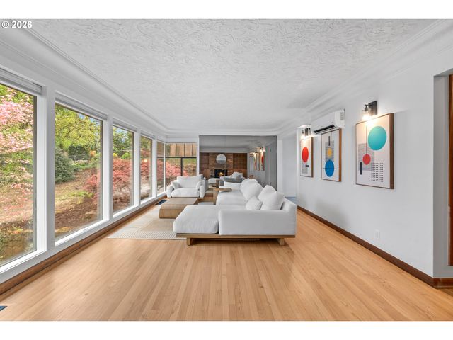 9233 Se HARNEY Ct, Portland, OR 97266