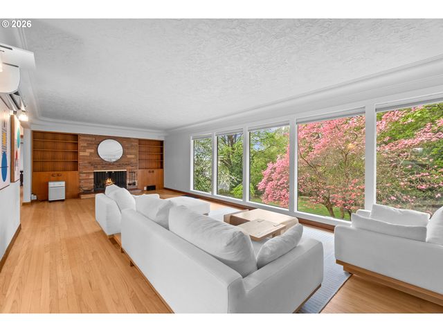 9233 Se HARNEY Ct, Portland, OR 97266