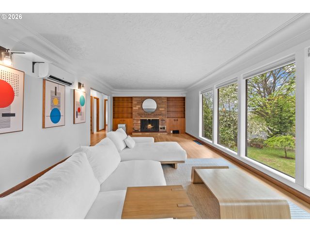 9233 Se HARNEY Ct, Portland, OR 97266