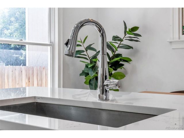 960 N Downing St, Denver, CO 80218