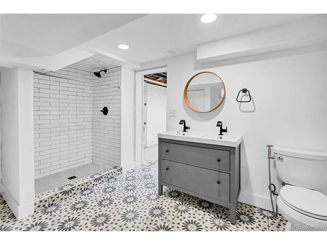 960 N Downing St, Denver, CO 80218