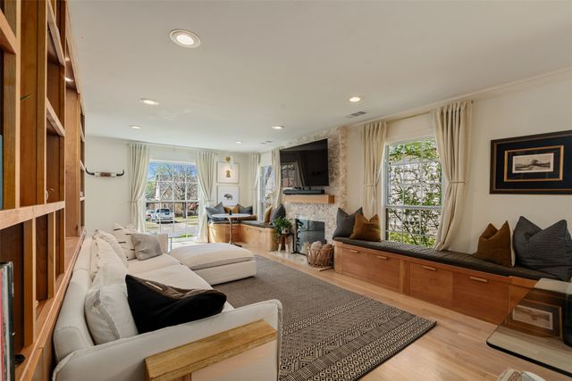 822 Valencia Street, Dallas, TX 75223