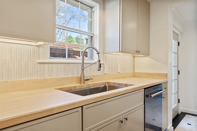 822 Valencia Street, Dallas, TX 75223