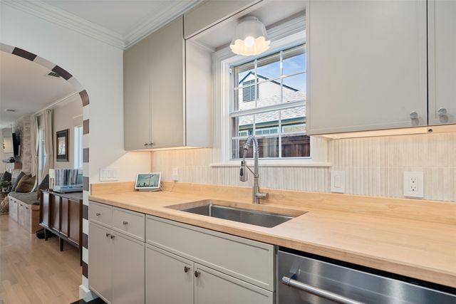 822 Valencia Street, Dallas, TX 75223