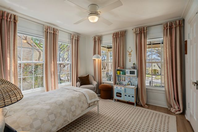 822 Valencia Street, Dallas, TX 75223