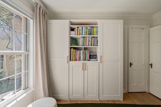 822 Valencia Street, Dallas, TX 75223