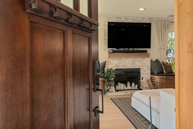 822 Valencia Street, Dallas, TX 75223