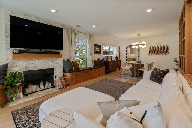 822 Valencia Street, Dallas, TX 75223