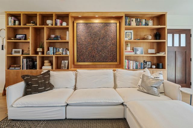 822 Valencia Street, Dallas, TX 75223