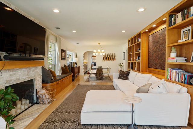 822 Valencia Street, Dallas, TX 75223