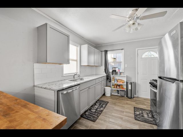 2631 Thomas Avenue N, Minneapolis, MN 55411