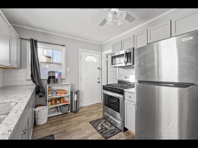 2631 Thomas Avenue N, Minneapolis, MN 55411