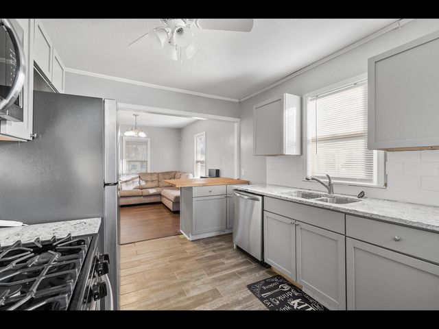 2631 Thomas Avenue N, Minneapolis, MN 55411