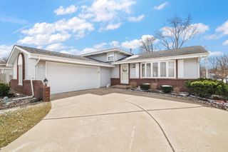 7139 W 83rd Place, Crown Point, IN 46307