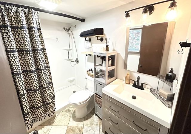 164 N 2551st Road, Peru, IL 61354