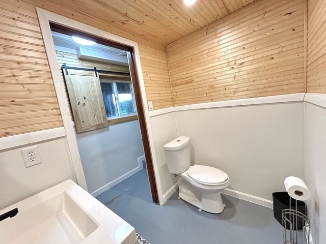 164 N 2551st Road, Peru, IL 61354