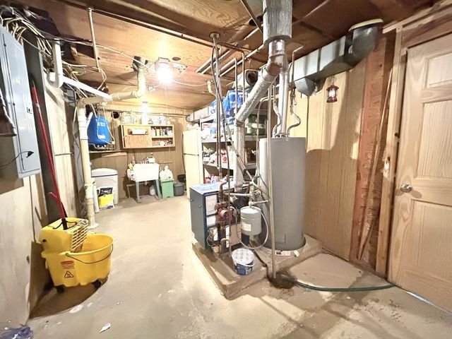 164 N 2551st Road, Peru, IL 61354