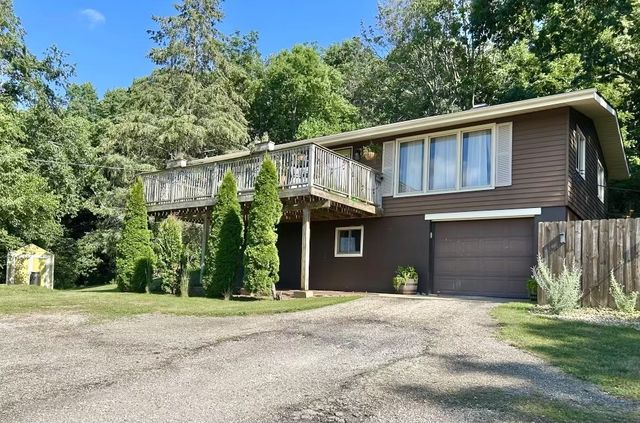 164 N 2551st Road, Peru, IL 61354